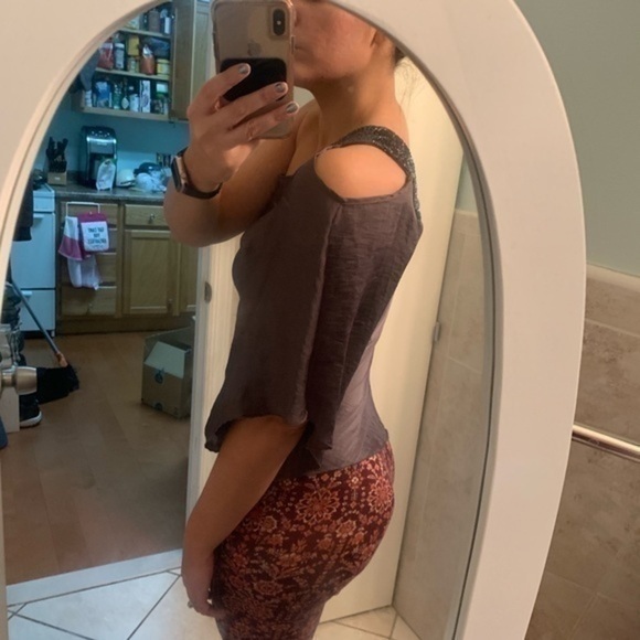 Guess Gray One Shoulder Cold Shoulder Top Small - Picture 6 of 8